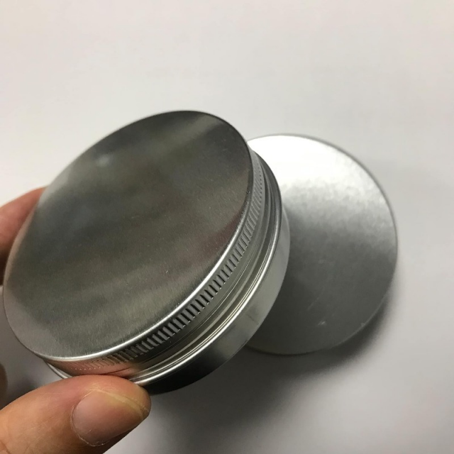 Srebrna aluminijasta posoda s pokrovom 60ml