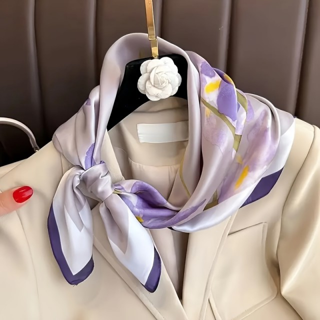 Elegantna svetlo vijolična rutka s potiskom lilij