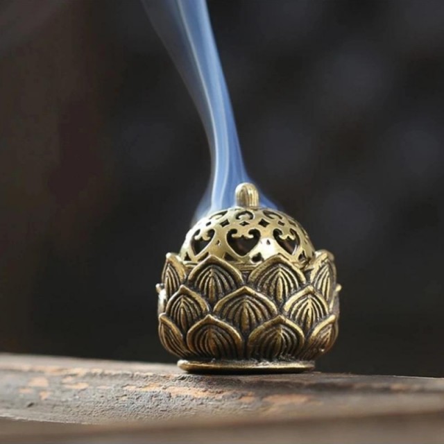 Elegantna kadilnica v bronze barvi