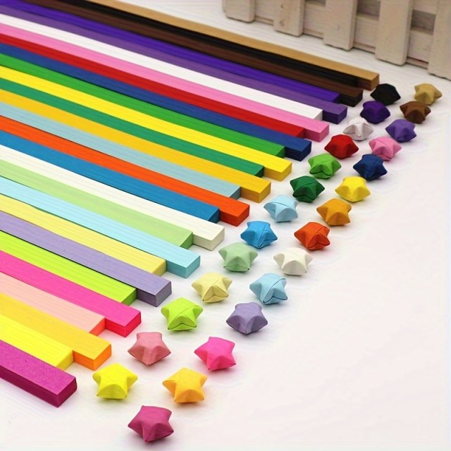 540 pisanih trakov za origami zvezdice