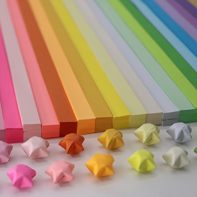 540 pisanih trakov za origami zvezdice