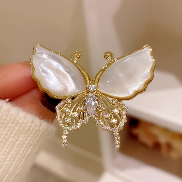 Elegantna vintage broška z metuljem