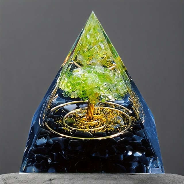 Orgonitna piramida z drevesom življenja Peridot & Obsidian 5 cm